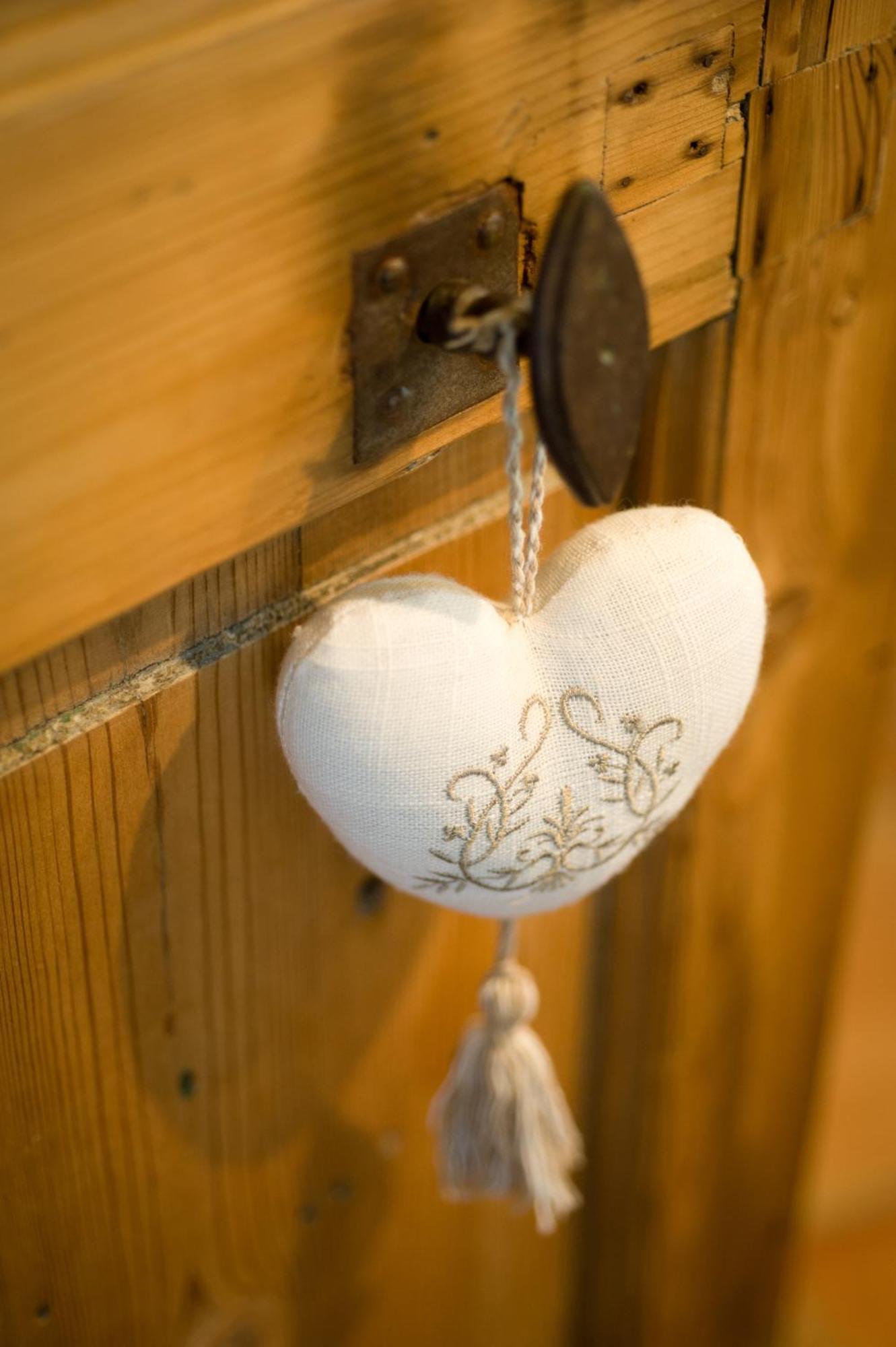 Chambres D'Hotes Domaine Des Machottes Grans 외부 사진