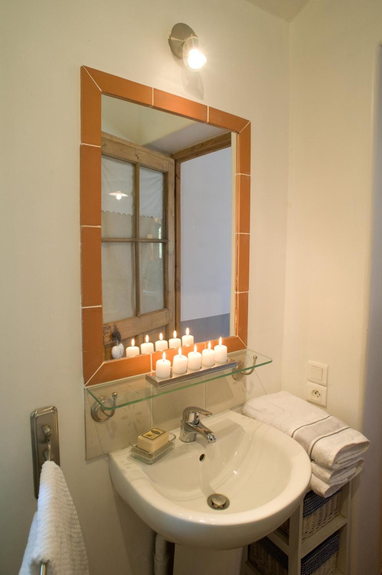 Chambres D'Hotes Domaine Des Machottes Grans 외부 사진