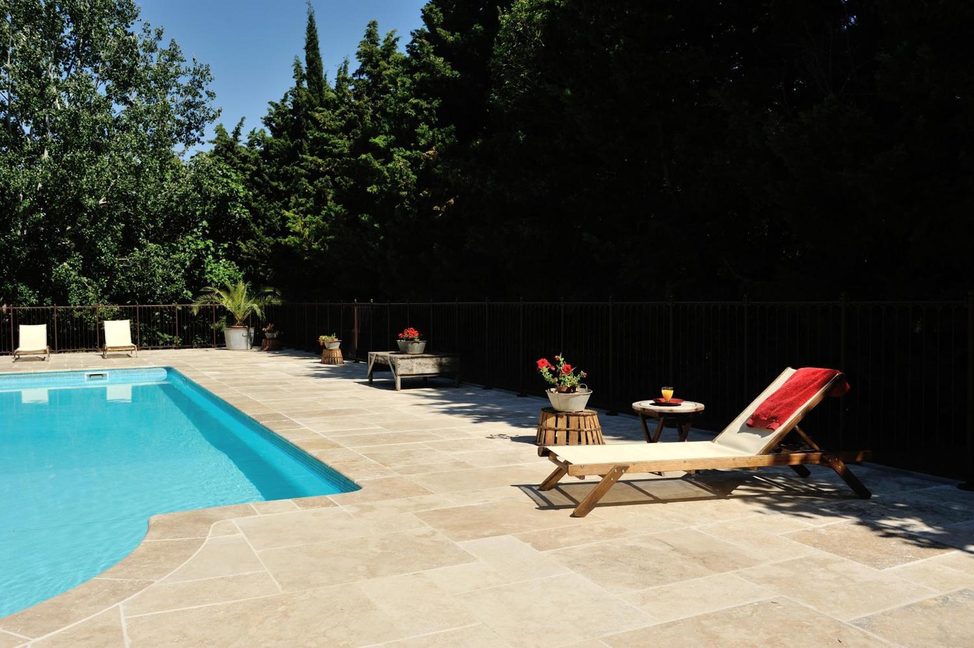 Chambres D'Hotes Domaine Des Machottes Grans 외부 사진
