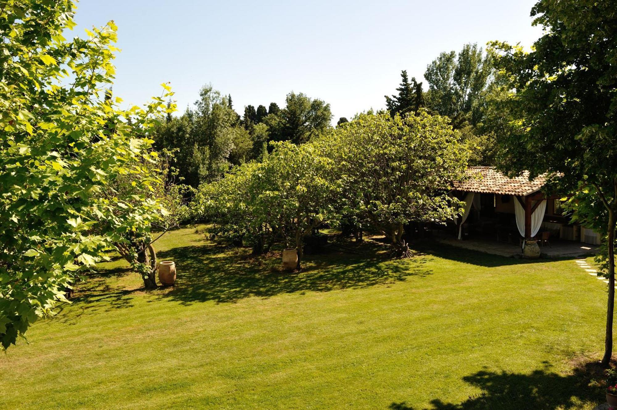Chambres D'Hotes Domaine Des Machottes Grans 외부 사진