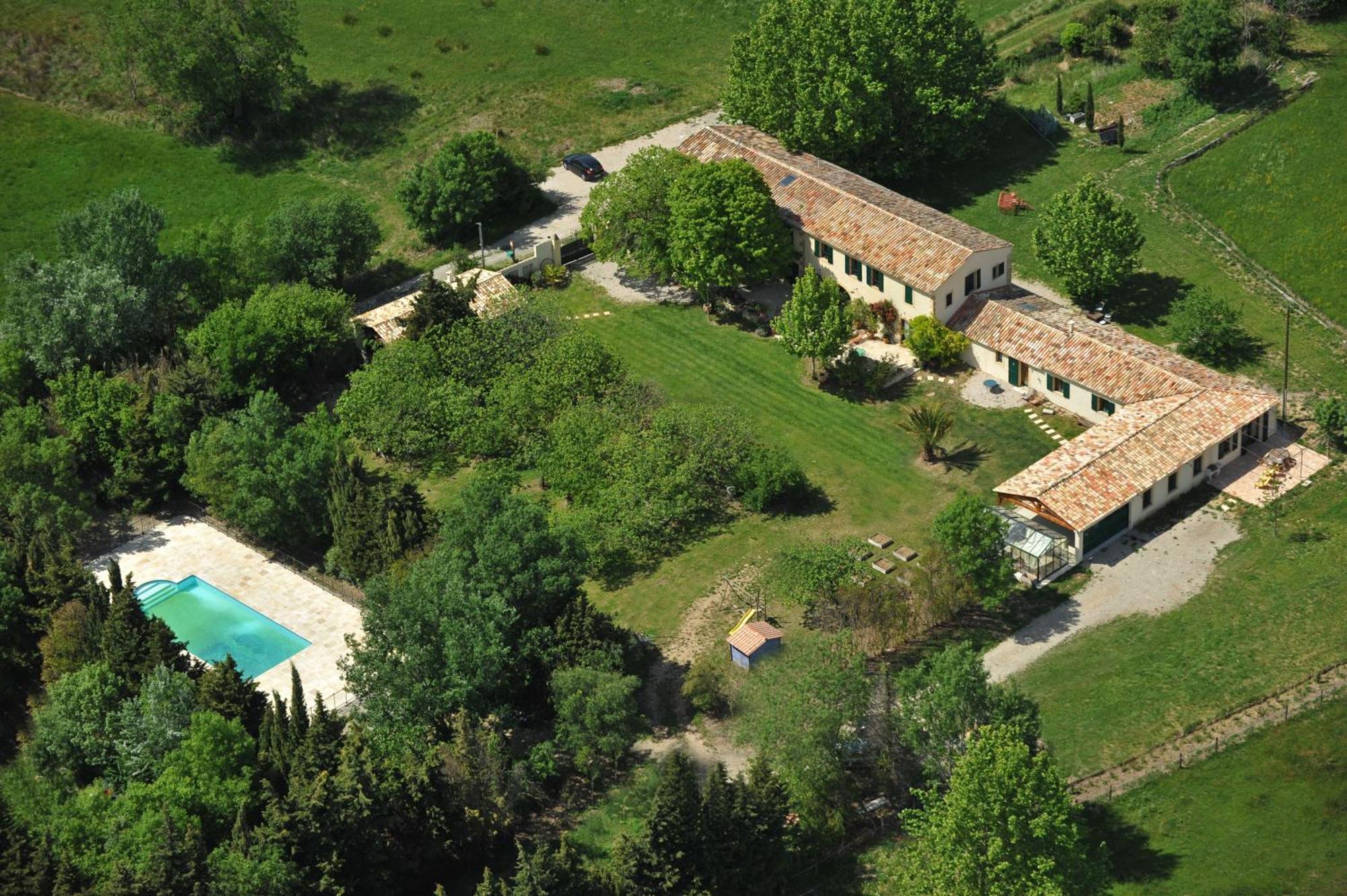 Chambres D'Hotes Domaine Des Machottes Grans 외부 사진