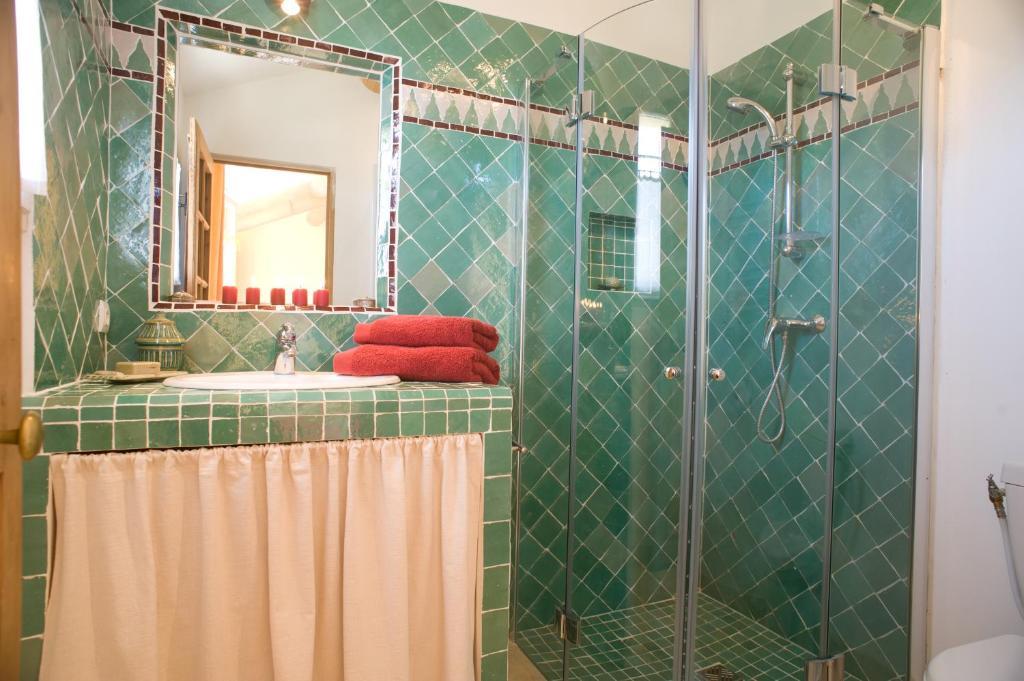 Chambres D'Hotes Domaine Des Machottes Grans 객실 사진