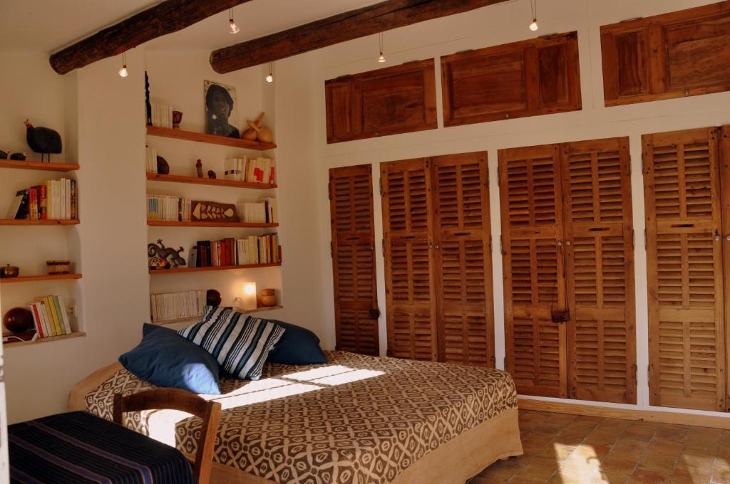 Chambres D'Hotes Domaine Des Machottes Grans 객실 사진