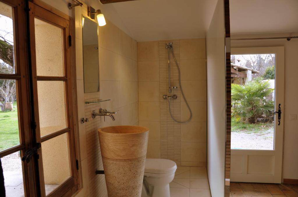 Chambres D'Hotes Domaine Des Machottes Grans 객실 사진