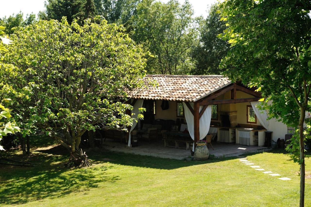 Chambres D'Hotes Domaine Des Machottes Grans 외부 사진